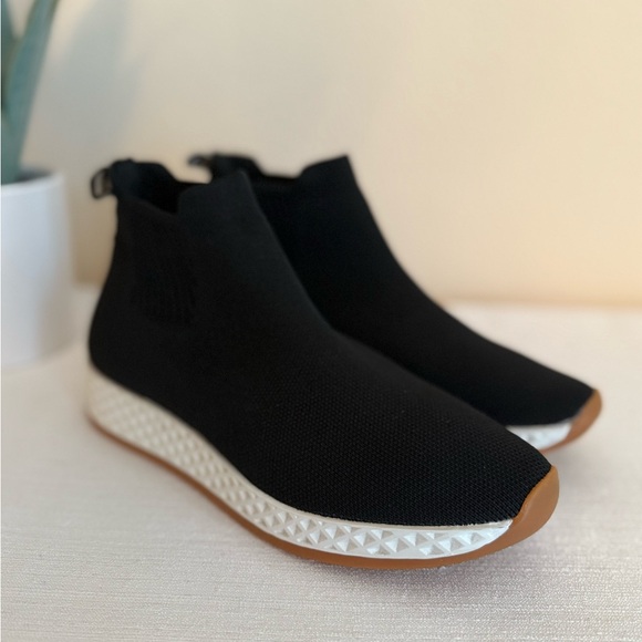 J/SLIDES Urban Sport Black Knit Stretch Slip In Sneakers - Picture 4 of 13